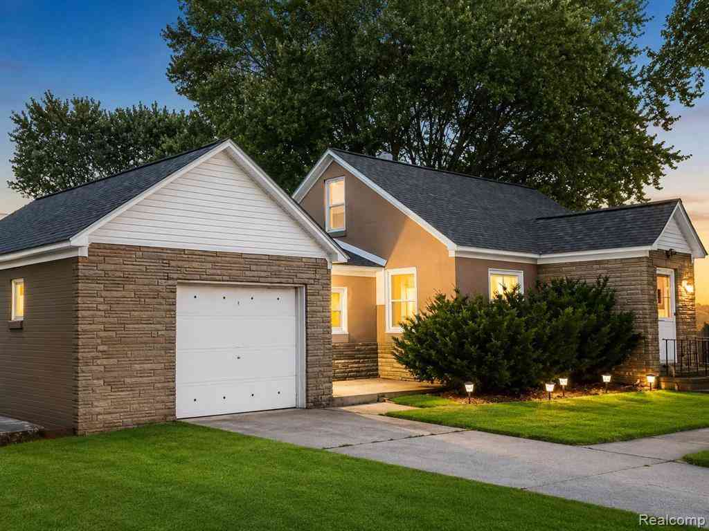 Homes For Rent - 2111 W 14 Mile Road <br/> Royal Oak, MI 48073