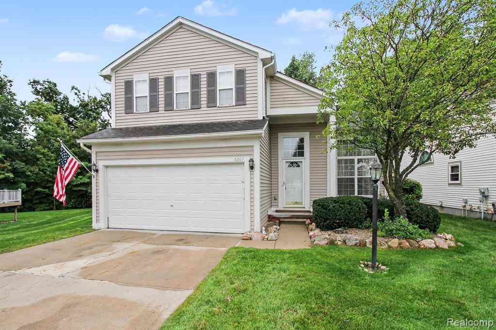 Homes For Sale - 5207 Sandalwood Circle <br/> Grand Blanc, MI 48439