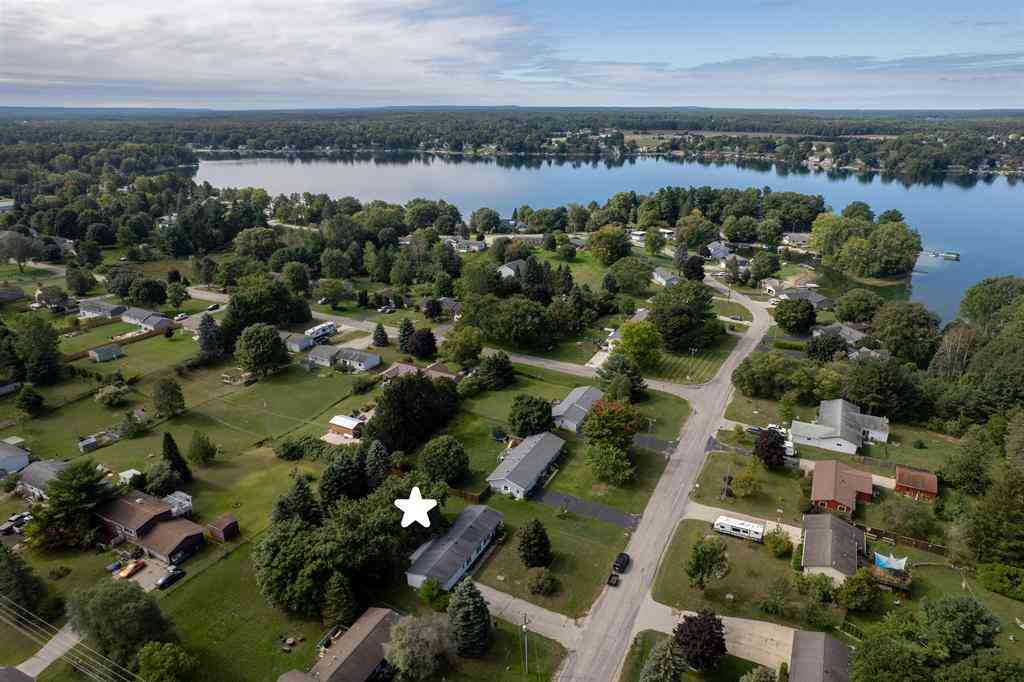 Homes For Sale - 5025 Highland Drive <br/> Traverse City, MI 49685