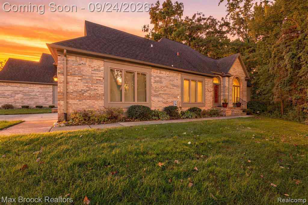 Condo For Sale - 24585 Edgewood Drive <br/> Novi, MI 48374