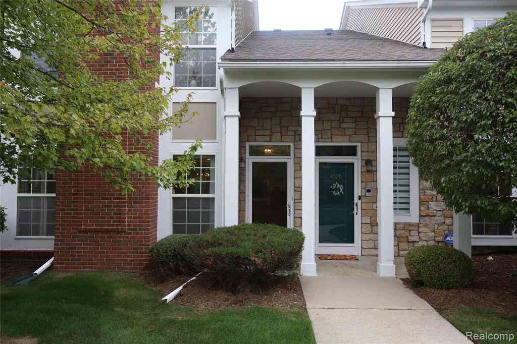 Condo For Rent - 4576 Berkshire Drive <br/> Sterling Heights, MI 48314