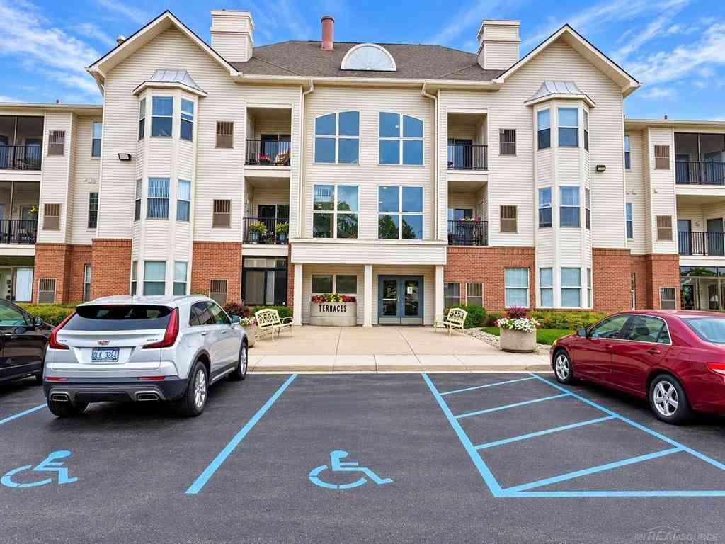 Condo For Sale - 39196 Hayes Road <br/> Clinton Township, MI 48038