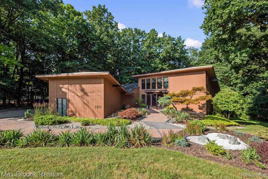Homes For Sale - 1211 Kensington Road <br/> Bloomfield Hills, MI 48304