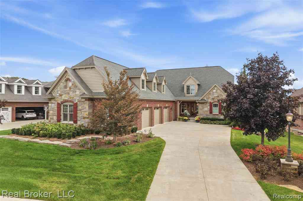 Homes For Sale - 10423 Stoney Point Drive <br/> Livingston County, South Lyon, MI 48178