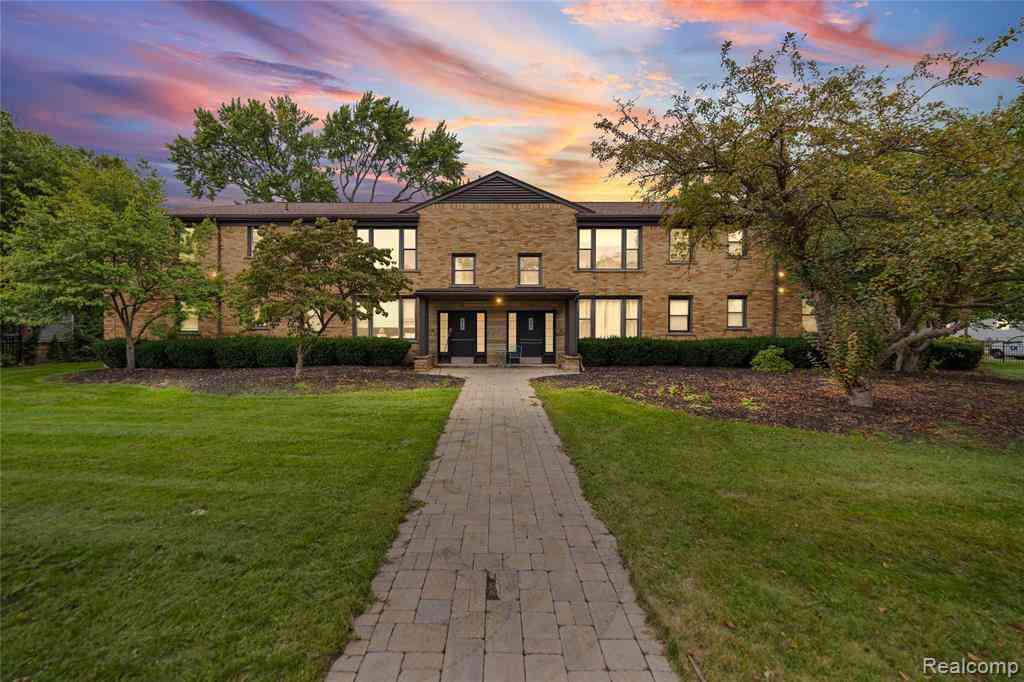 Condo For Rent - 617 E Lincoln Avenue  #5<br/> Royal Oak, MI 48067