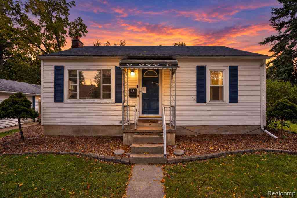 Homes For Sale - 719 Poxson Avenue <br/> Lansing, MI 48910