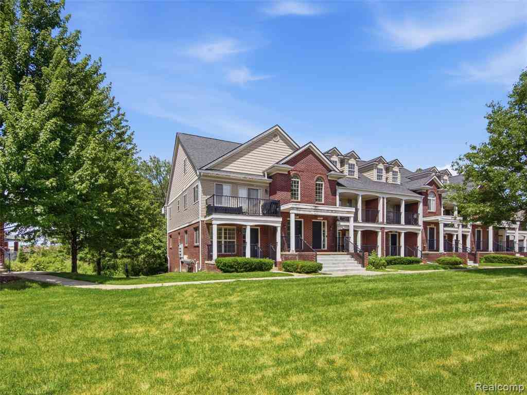 Condo For Sale - 45650 Kennedy Avenue <br/> Shelby Twp, MI 48315