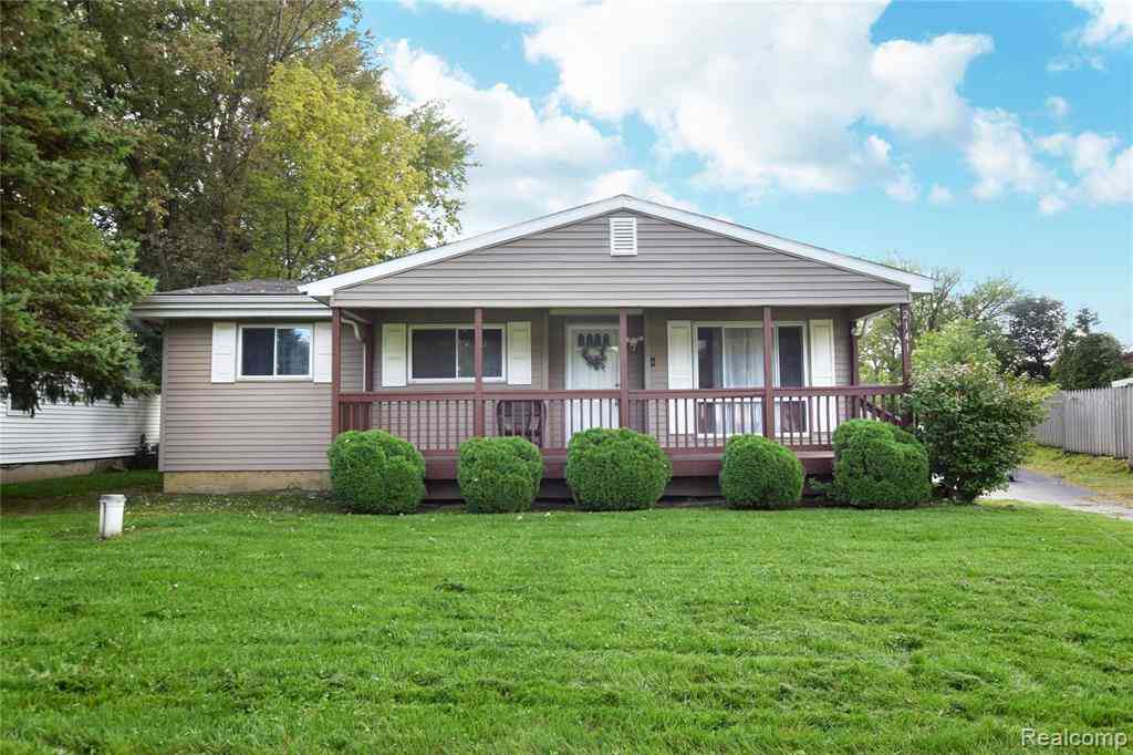 Homes For Sale - 2141 Sandalwood Drive <br/> Genesee County, Burton, MI 48519