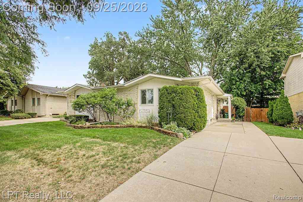 Condo For Sale - 3222 Woodland Avenue <br/> Royal Oak, MI 48073