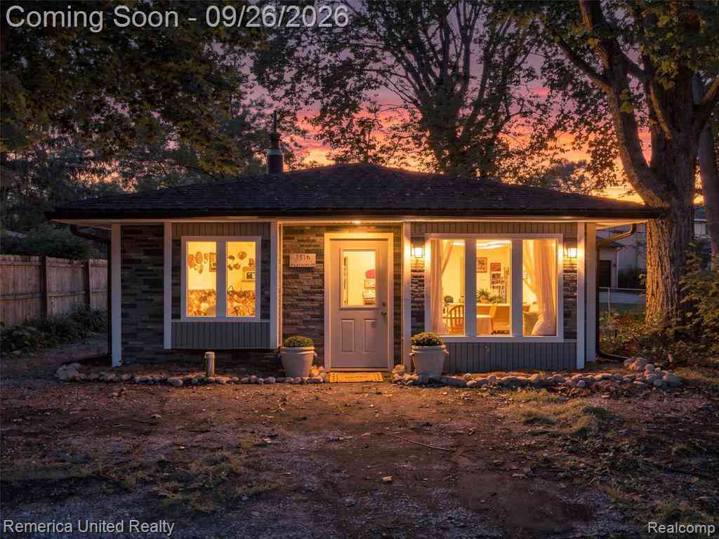 Homes For Sale - 1516 Paramount Street <br/> Novi, MI 48377