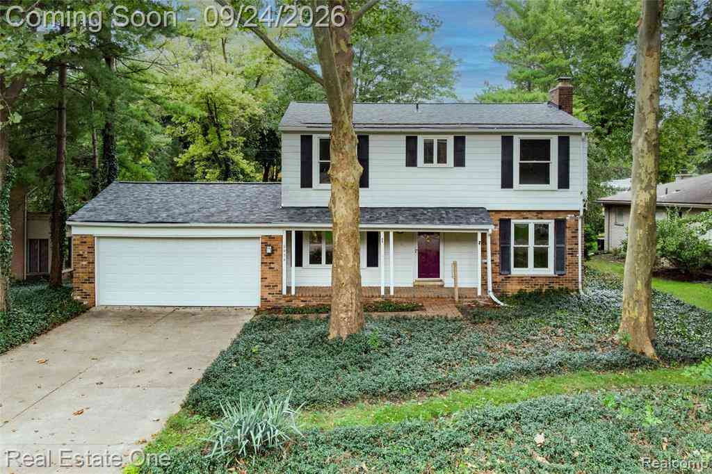 Homes For Sale - 2934 Bolingbroke Drive <br/> Troy, MI 48084