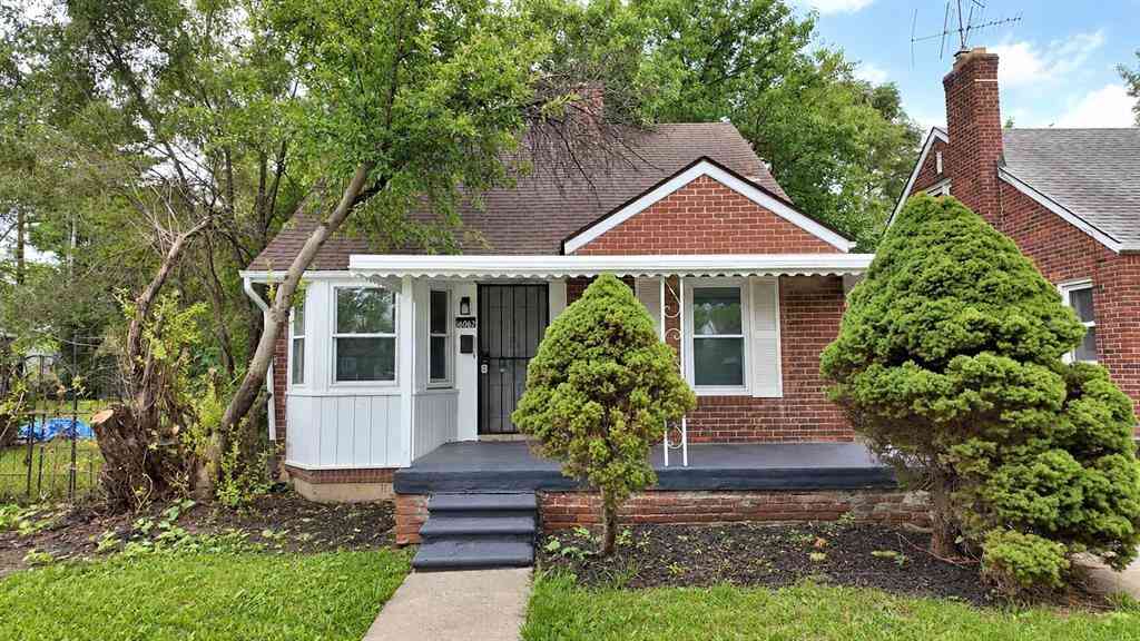 Homes For Sale - 16062 Carlisle Street <br/> Detroit, MI 48205