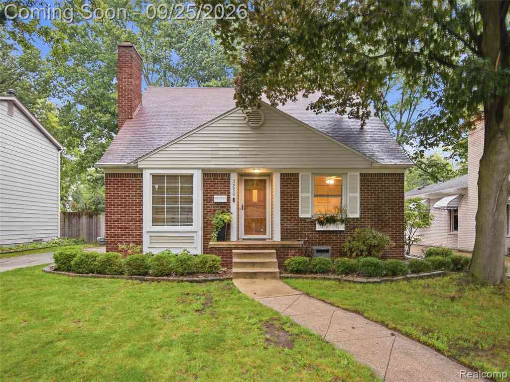 Homes For Sale - 3250 Warick Road <br/> Royal Oak, MI 48073
