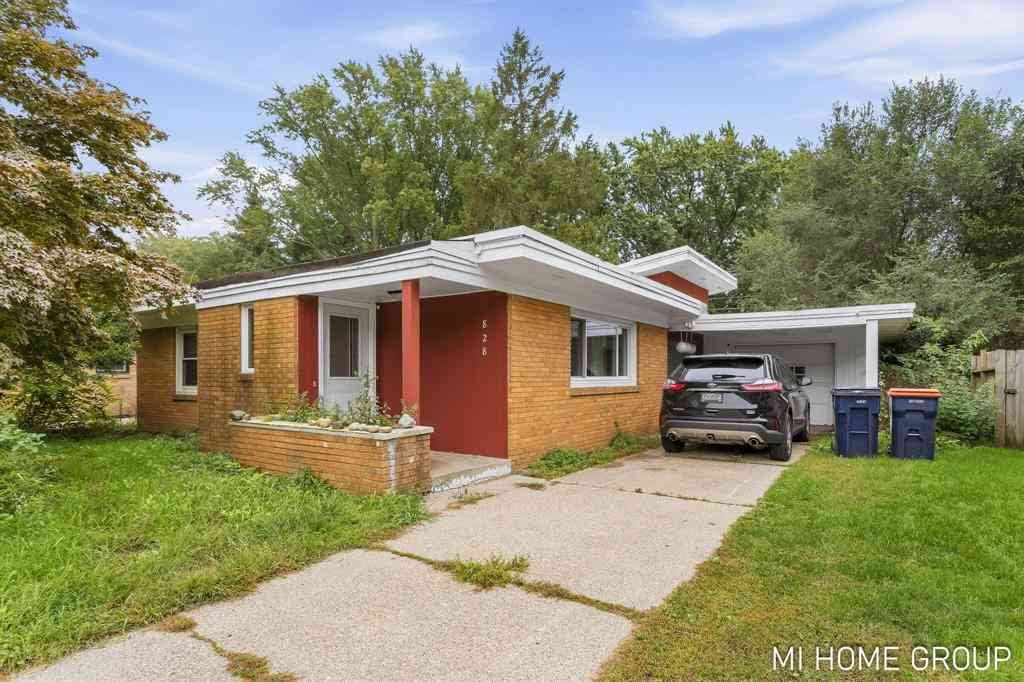 Homes For Sale - 828 W 24th Street <br/> Holland, MI 49423