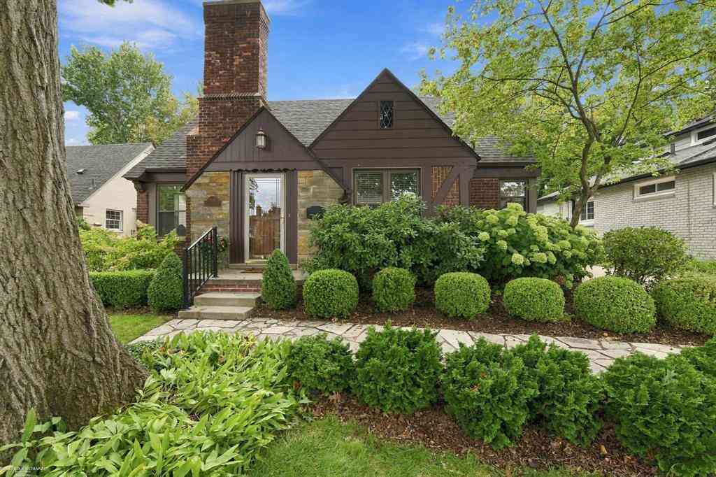 Homes For Sale - 1595 Ford Court <br/> Wayne County, Grosse Pointe, MI 48236