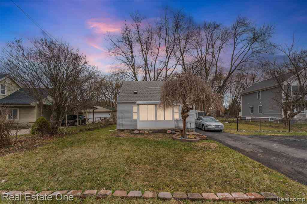 Homes For Sale - 26170 Wick Road <br/> Wayne County, Taylor, MI 48180