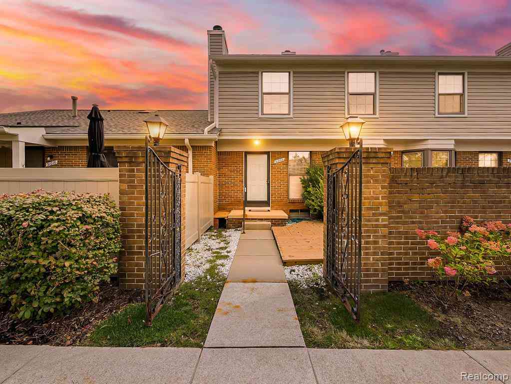 Condo For Sale - 31008 Country Bluff <br/> Farmington Hills, MI 48331