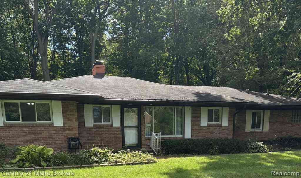 Homes For Sale - 6240 Woodmoor Drive <br/> Genesee County, Burton, MI 48509