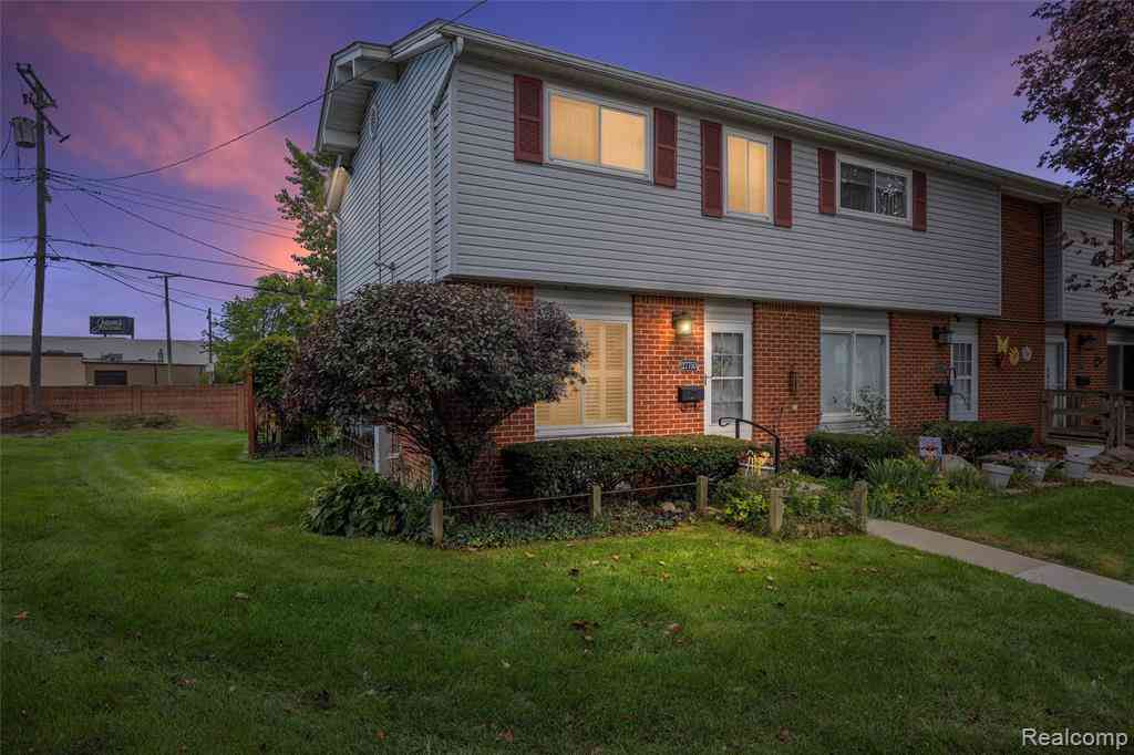 Condo For Sale - 27750 Eastwick Square  <br/> Roseville, MI 48066