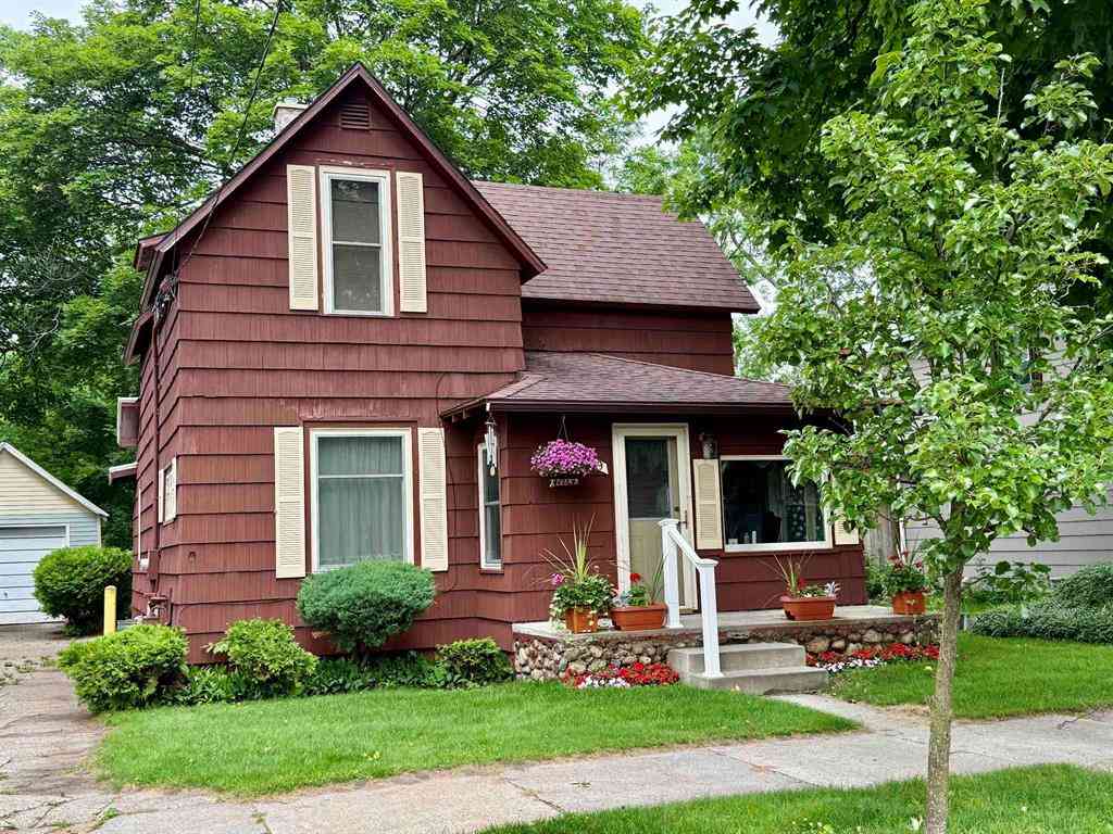Homes For Sale - 1009 1st Avenue <br/> Cadillac, MI 49601