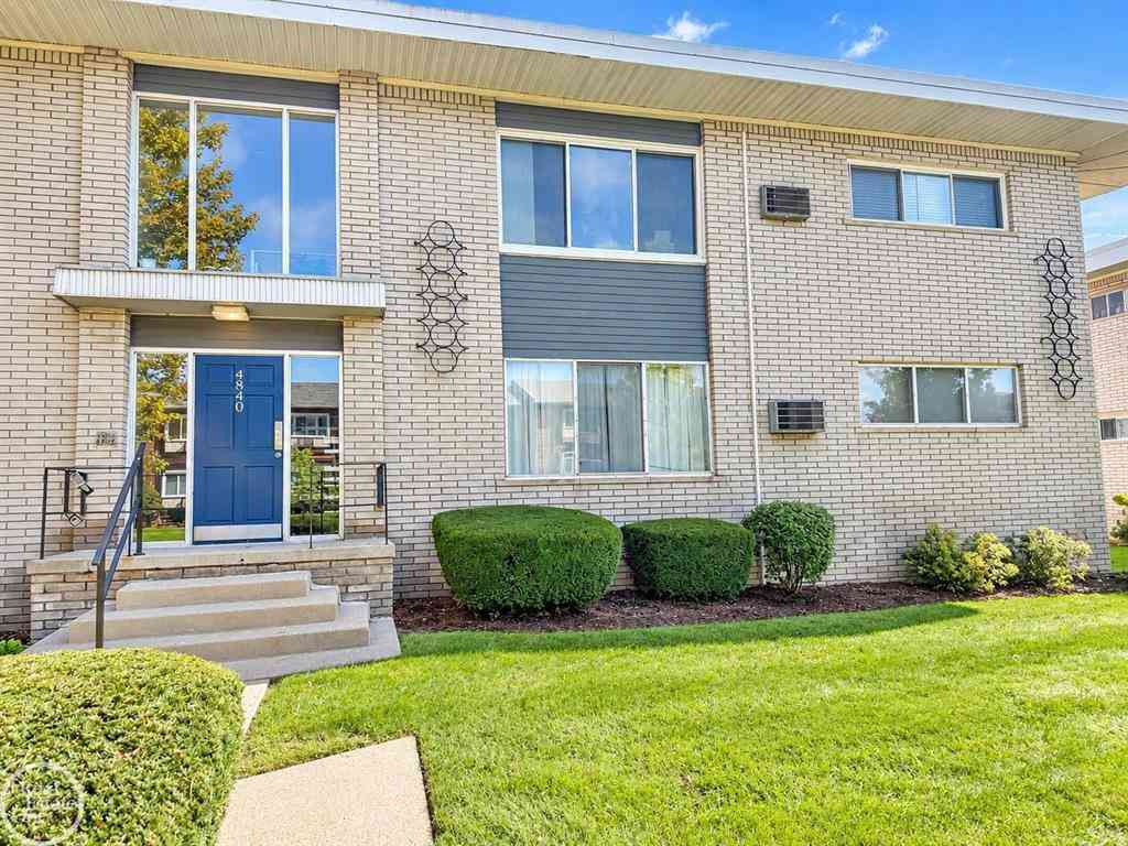 Condo For Rent - 4840 Briarwood Avenue <br/> Royal Oak, MI 48073