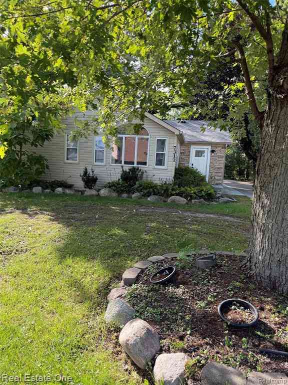 Homes For Sale - 7311 Colony Drive Drive <br/> West Bloomfield, MI 48323