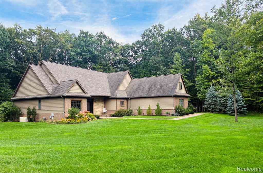 Homes For Sale - 3640 Trefoil Trail <br/> Oakland County, Ortonville, MI 48462