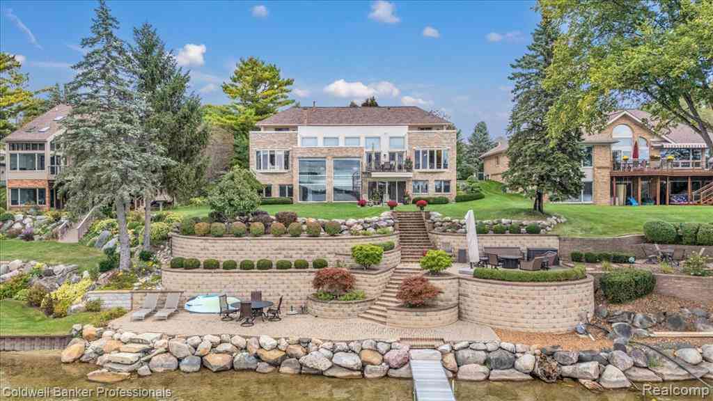 Homes For Sale - 2355 Cedar Key Drive <br/> Oakland County, Lake Orion, MI 48360