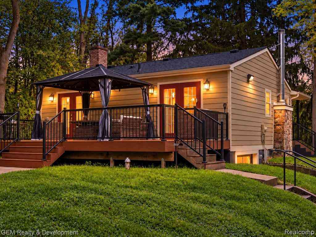 Homes For Sale - 1301 Porter Road <br/> Oakland County, White Lake, MI 48383
