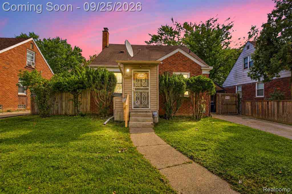 Homes For Sale - 12040 W Parkway Street <br/> Detroit, MI 48239