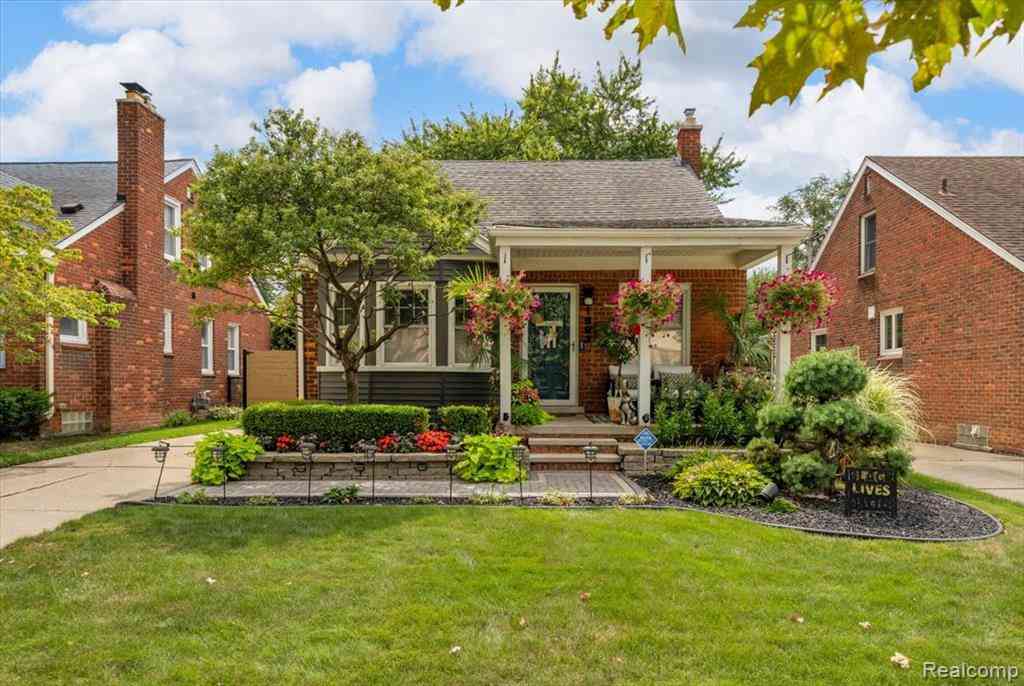 Homes For Sale - 1993 Anita Avenue <br/> Grosse Pointe Woods, MI 48236