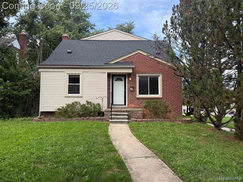 Homes For Sale - 3225 N Vermont Avenue <br/> Royal Oak, MI 48073