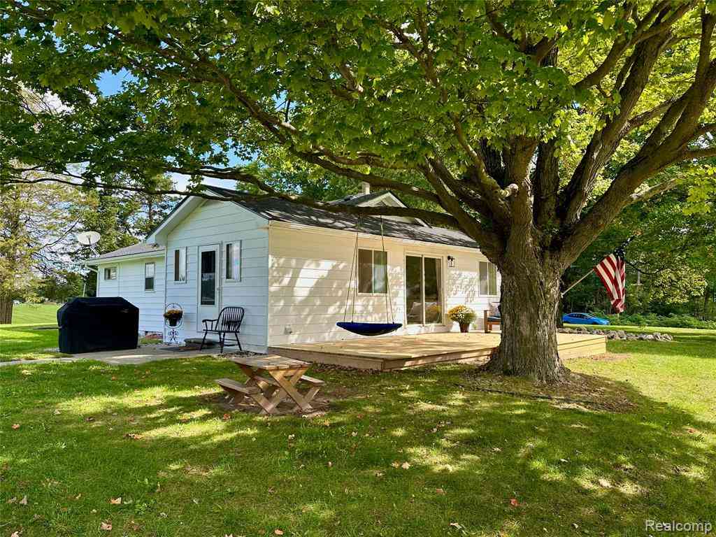 Homes For Sale - 11120 Dexter Pinckney Road <br/> Pinckney, MI 48169
