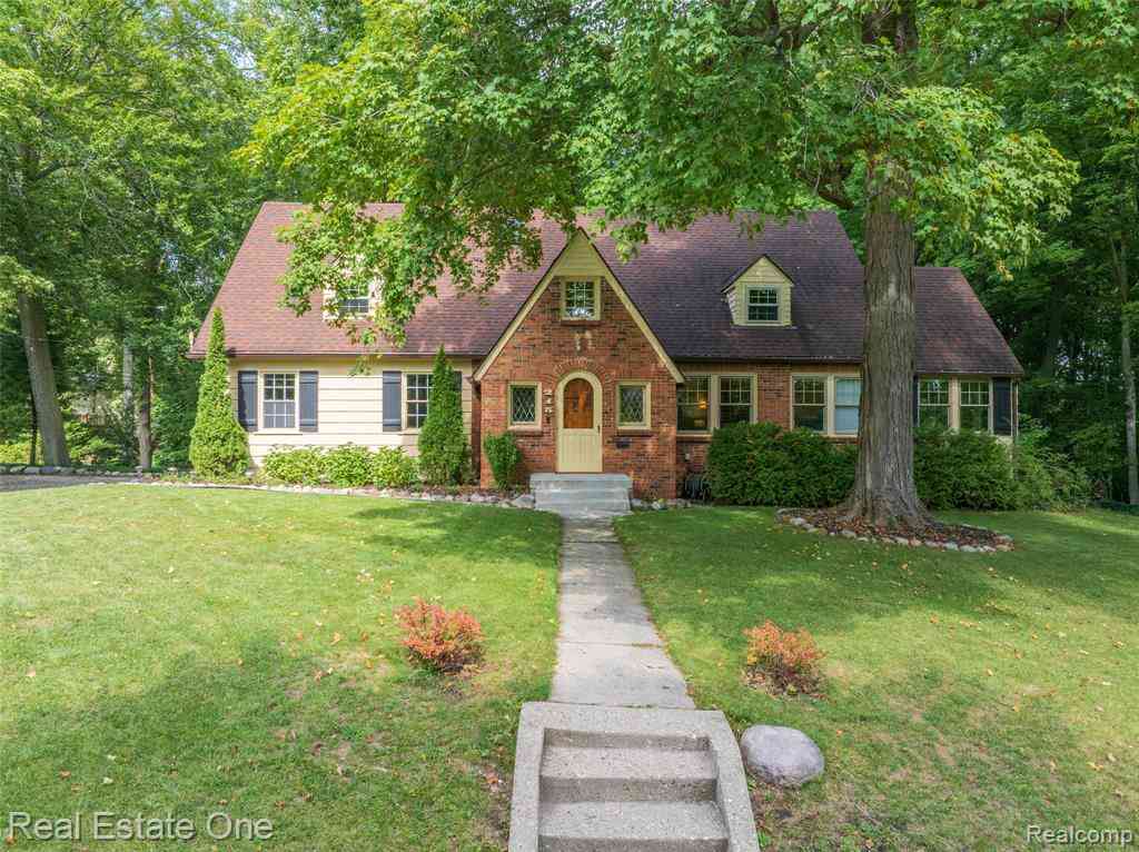Homes For Sale - 215 Hill Street <br/> Northville, MI 48167