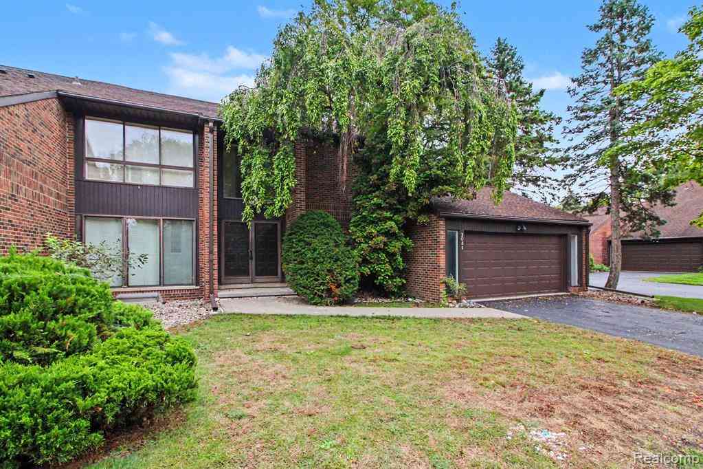 Condo For Sale - 3031 Lindenwood Drive <br/> Wayne County, Dearborn, MI 48120