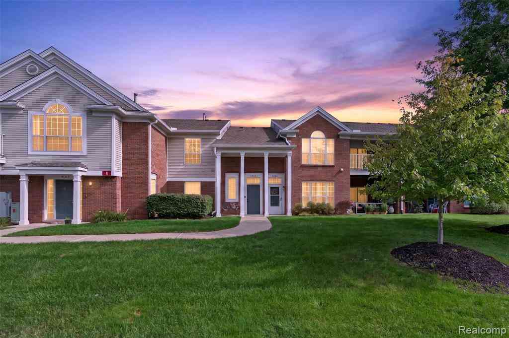 Condo For Sale - 16885 Carriage Way  #5<br/> Northville, MI 48168