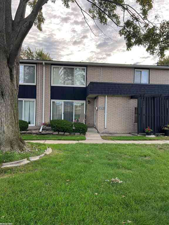 Condo For Sale - 8679 Kennedy Circle <br/> Warren, MI 48093