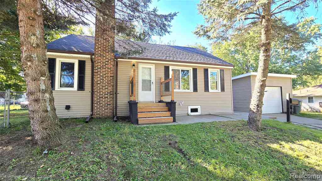 Homes For Sale - 3242 Tenny Street <br/> Lansing, MI 48910