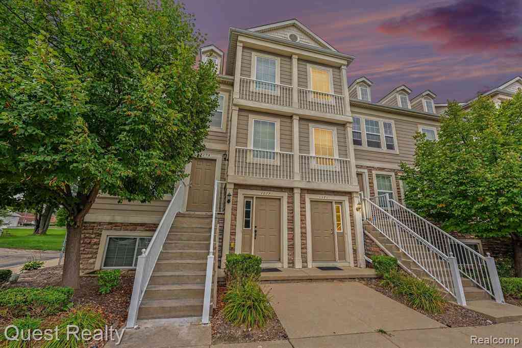 Condo For Rent - 1081 Foxboro  <br/> Troy, MI 48083