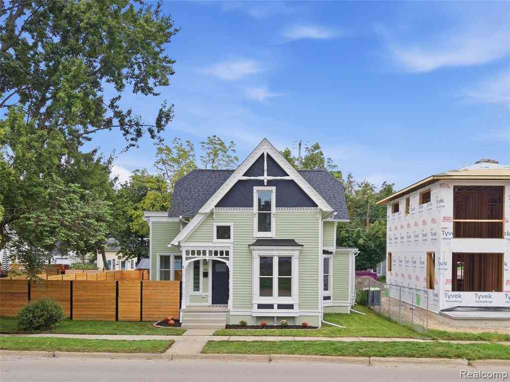 Homes For Sale - 213 W Shiawassee Avenue <br/> Fenton, MI 48430