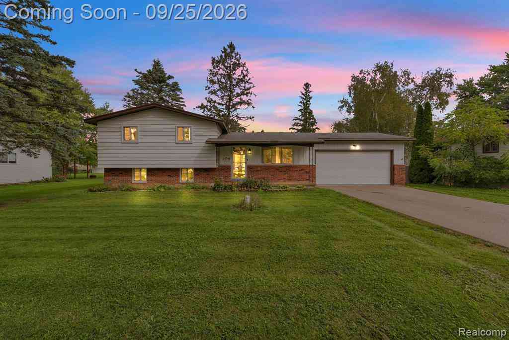 Homes For Sale - 6155 E Maple Avenue <br/> Genesee County, Grand Blanc, MI 48439