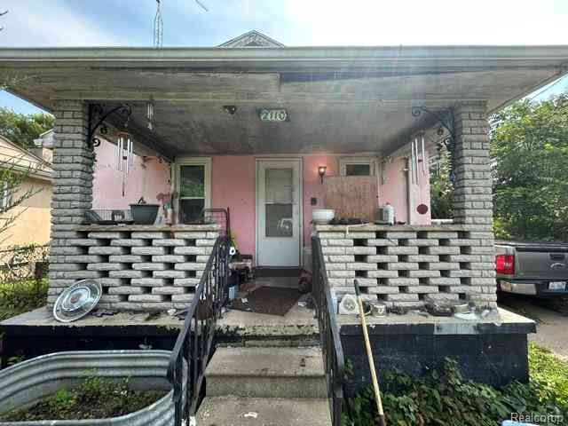 Homes For Sale - 2110 Broadway Boulevard <br/> Flint, MI 48506