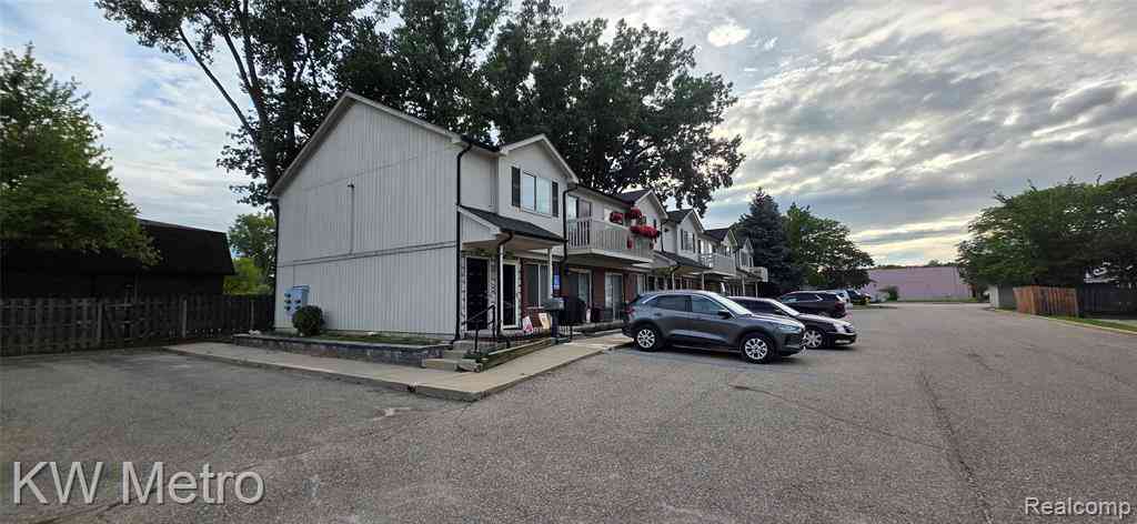 Condo For Rent - 38604 Meadowdale Street <br/> Macomb County, Clinton Twp, MI 48036
