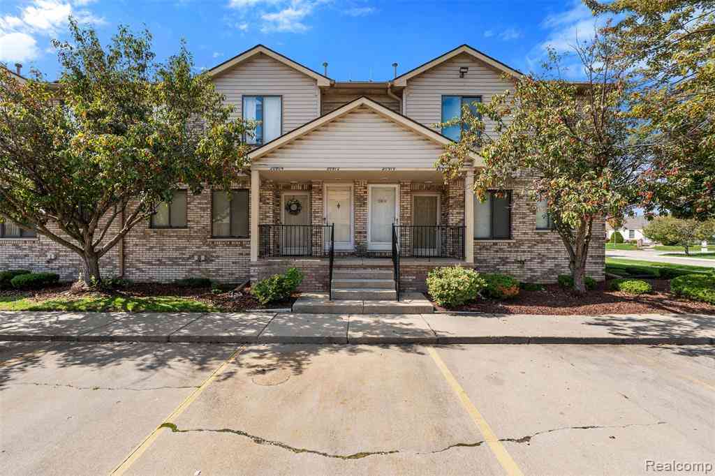 Condo For Sale - 20912 Flora Street <br/> Roseville, MI 48066