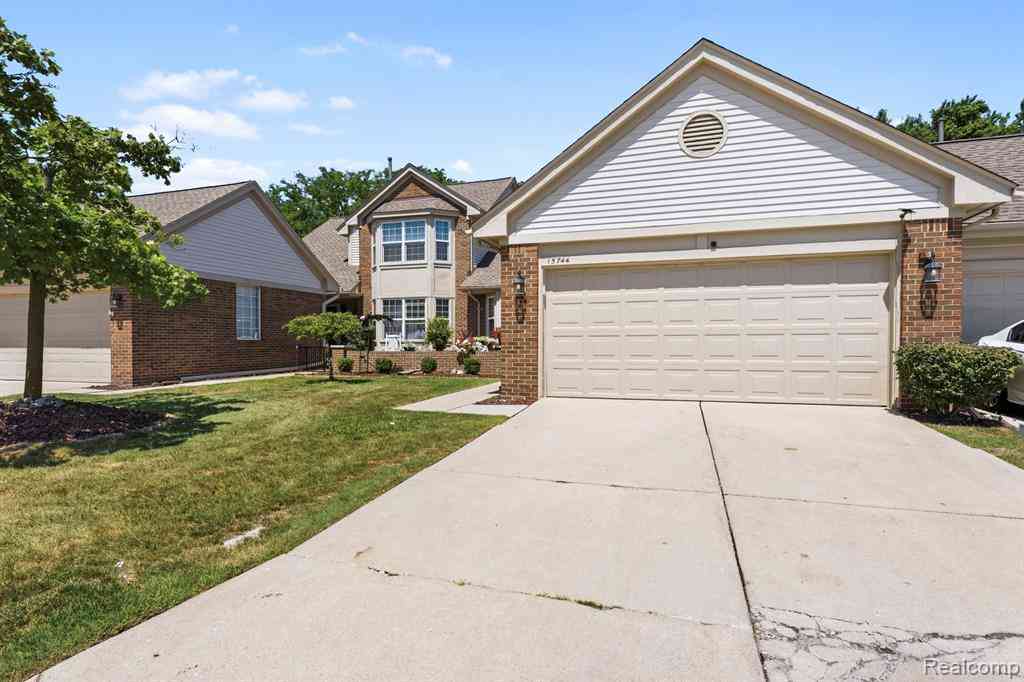 Condo For Sale - 15744 E Golfview Drive W W<br/> Riverview, MI 48193