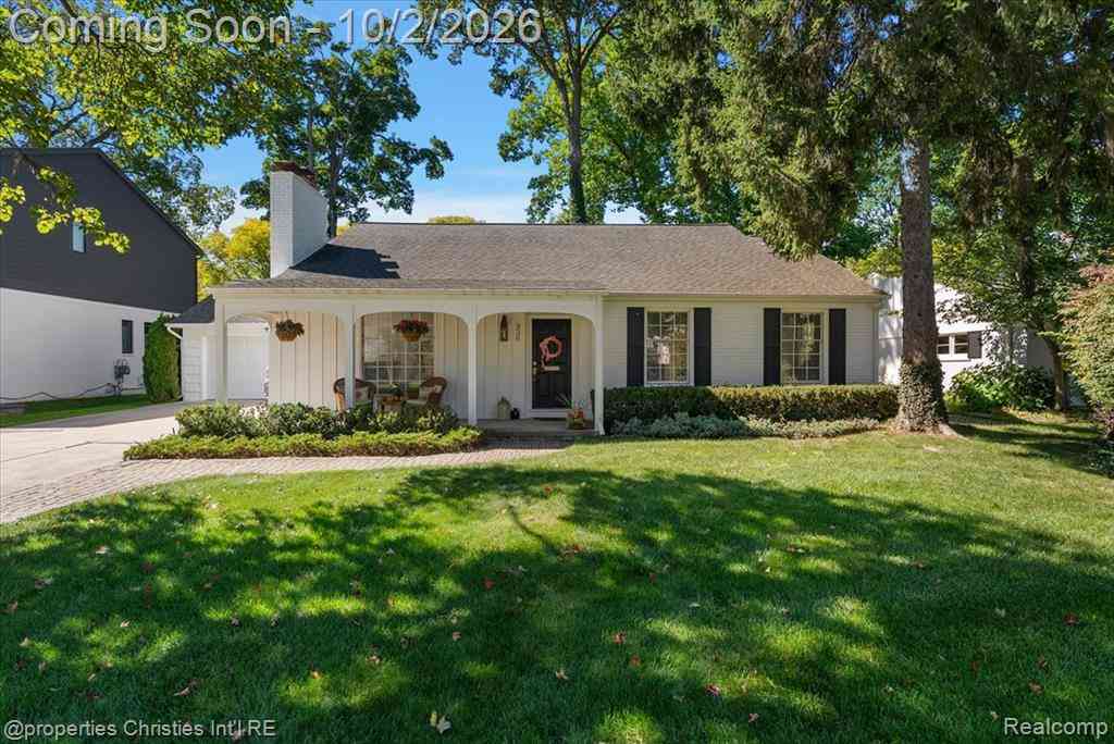 Homes For Sale - 936 S Glenhurst Drive <br/> Birmingham, MI 48009