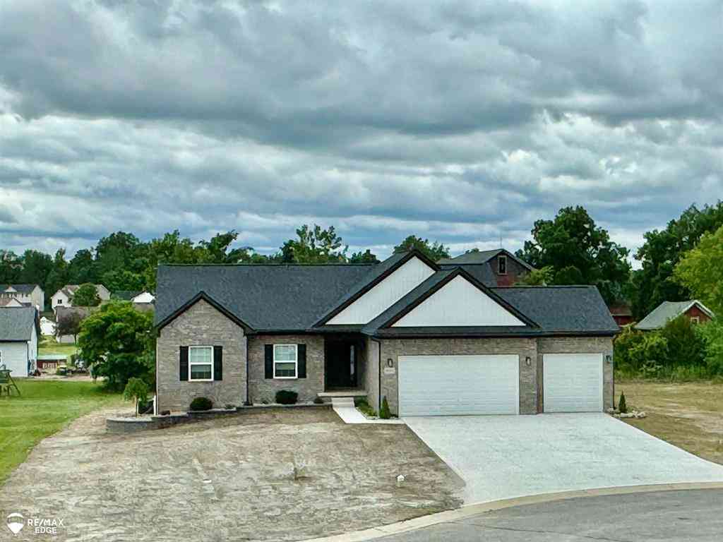 Homes For Sale - 8317 Peninsula Circle <br/> Grand Blanc, MI 48439