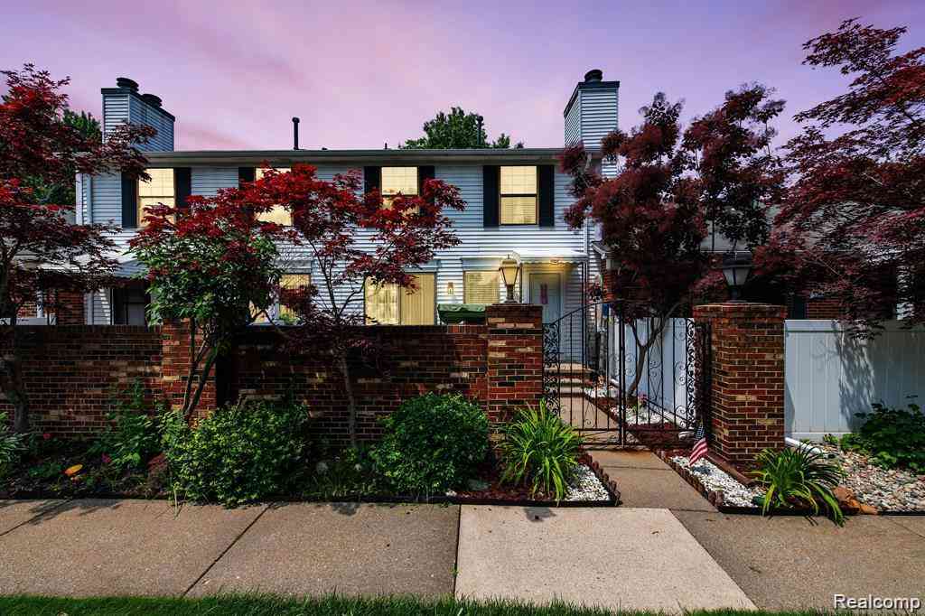 Condo For Rent - 38816 Golfview Drive E E<br/> Macomb County, Clinton Twp, MI 48038