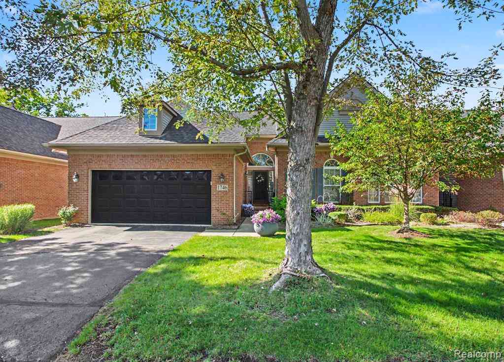 Condo For Sale - 1746 Treyborne Circle <br/> Oakland County, Commerce Twp, MI 48390