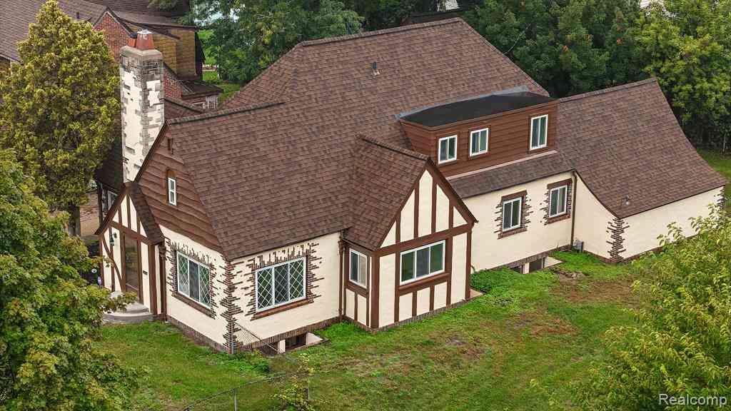 Homes For Sale - 260 Cherokee Road <br/> Oakland County, Pontiac, MI 48341